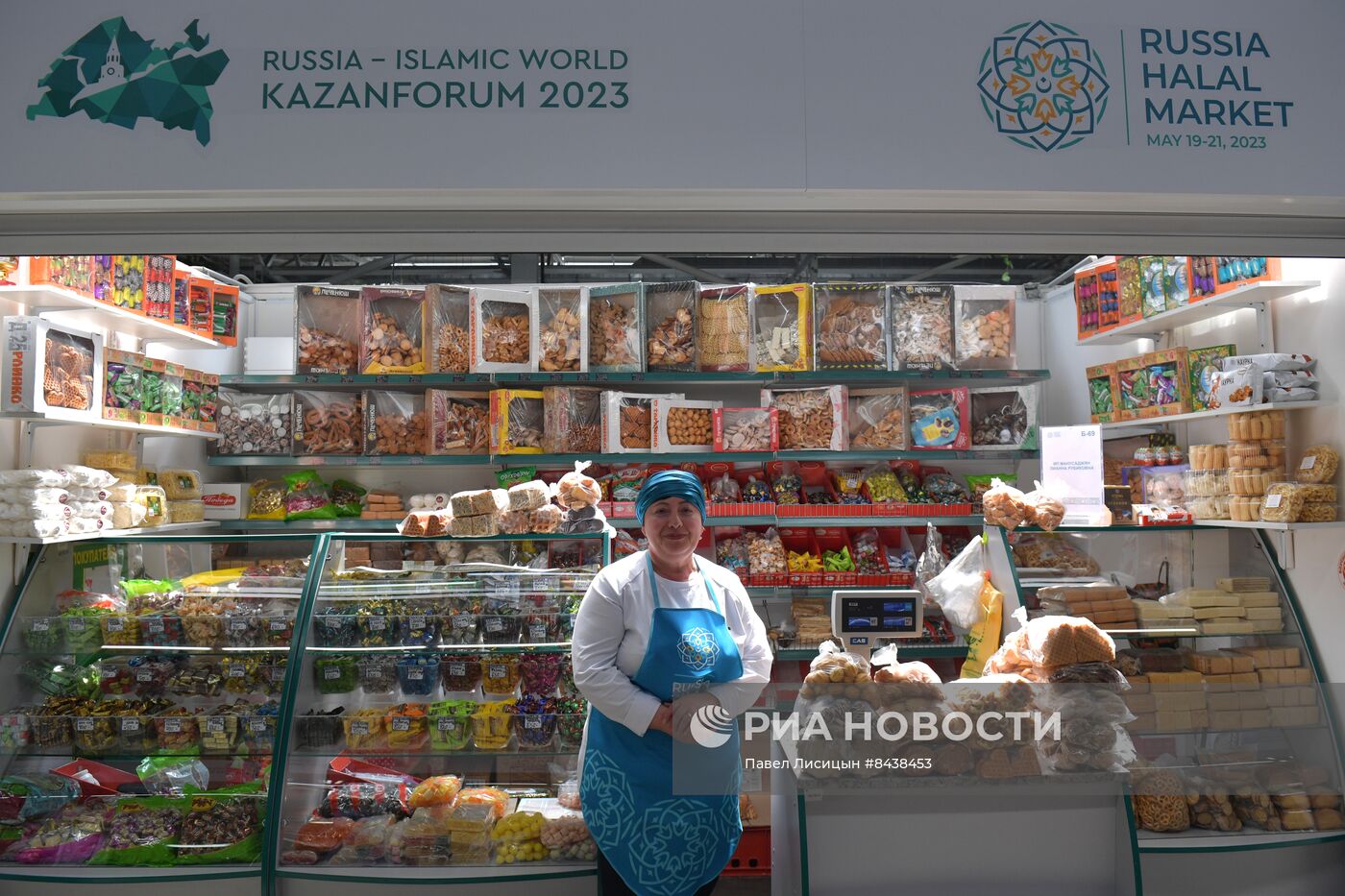 KAZANFORUM 2023. Участники "Всемирного конгресса татар" посетили ярмарку Russia Halal Market