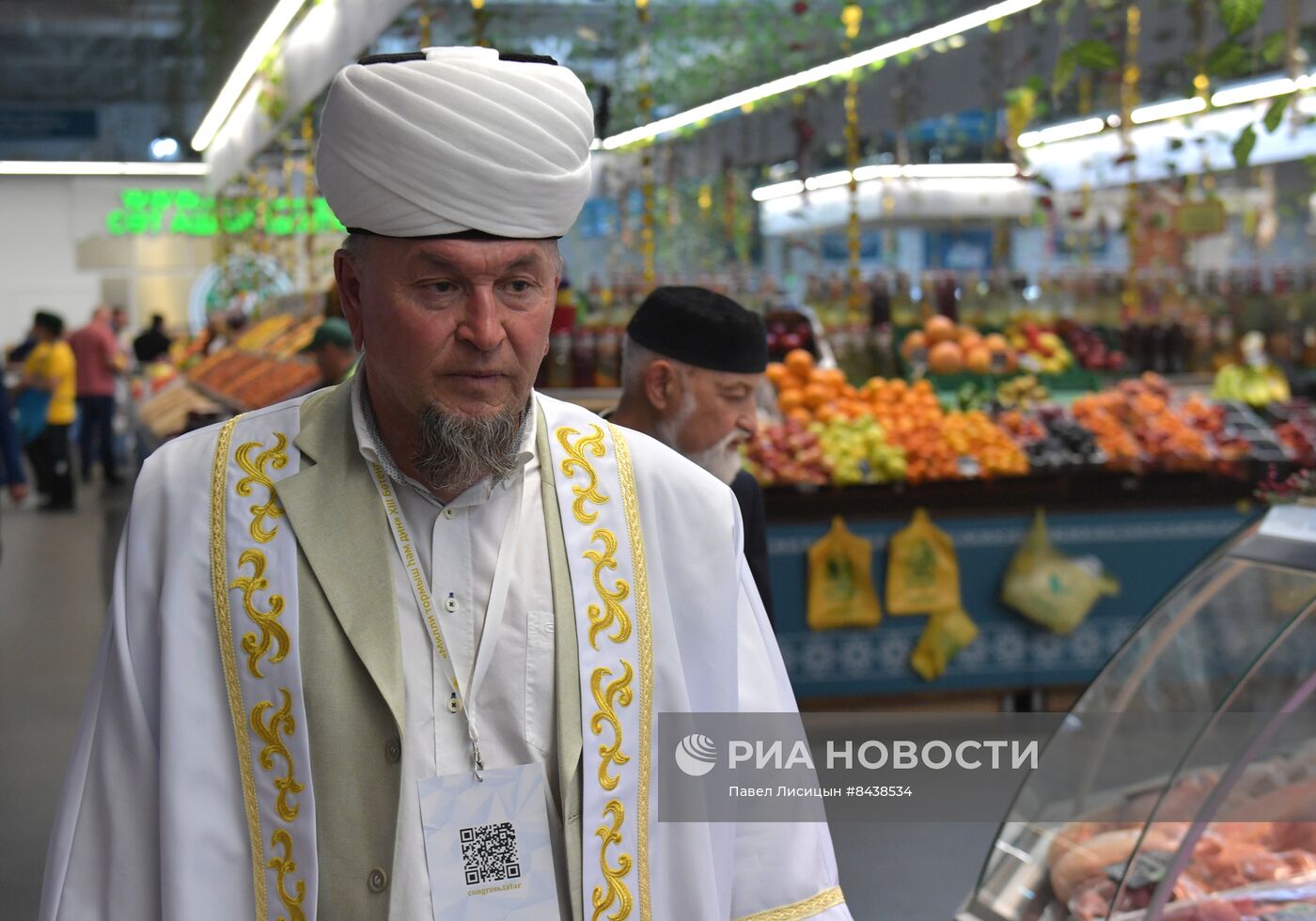 KAZANFORUM 2023. Участники "Всемирного конгресса татар" посетили ярмарку Russia Halal Market