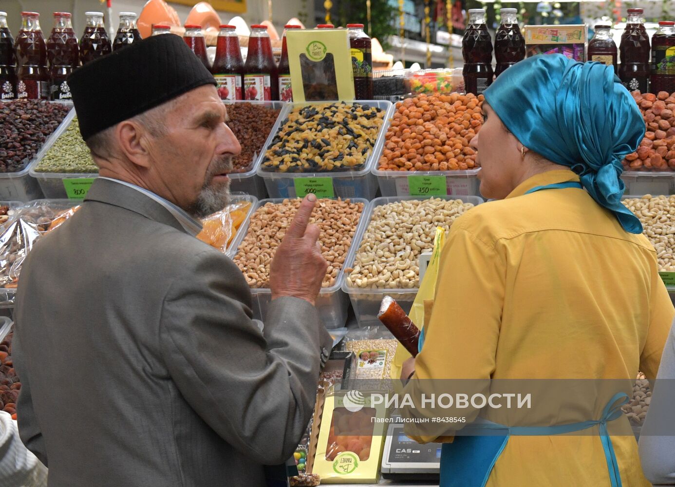 KAZANFORUM 2023. Участники "Всемирного конгресса татар" посетили ярмарку Russia Halal Market