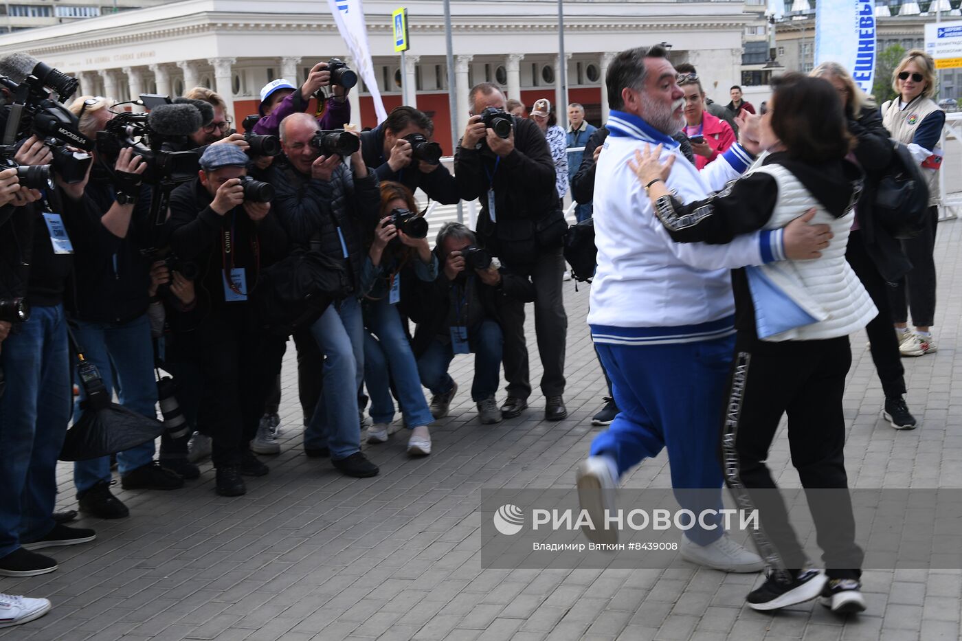 Посадка черешневых деревьев в рамках Открытого фестиваля искусств "Черешневый Лес"