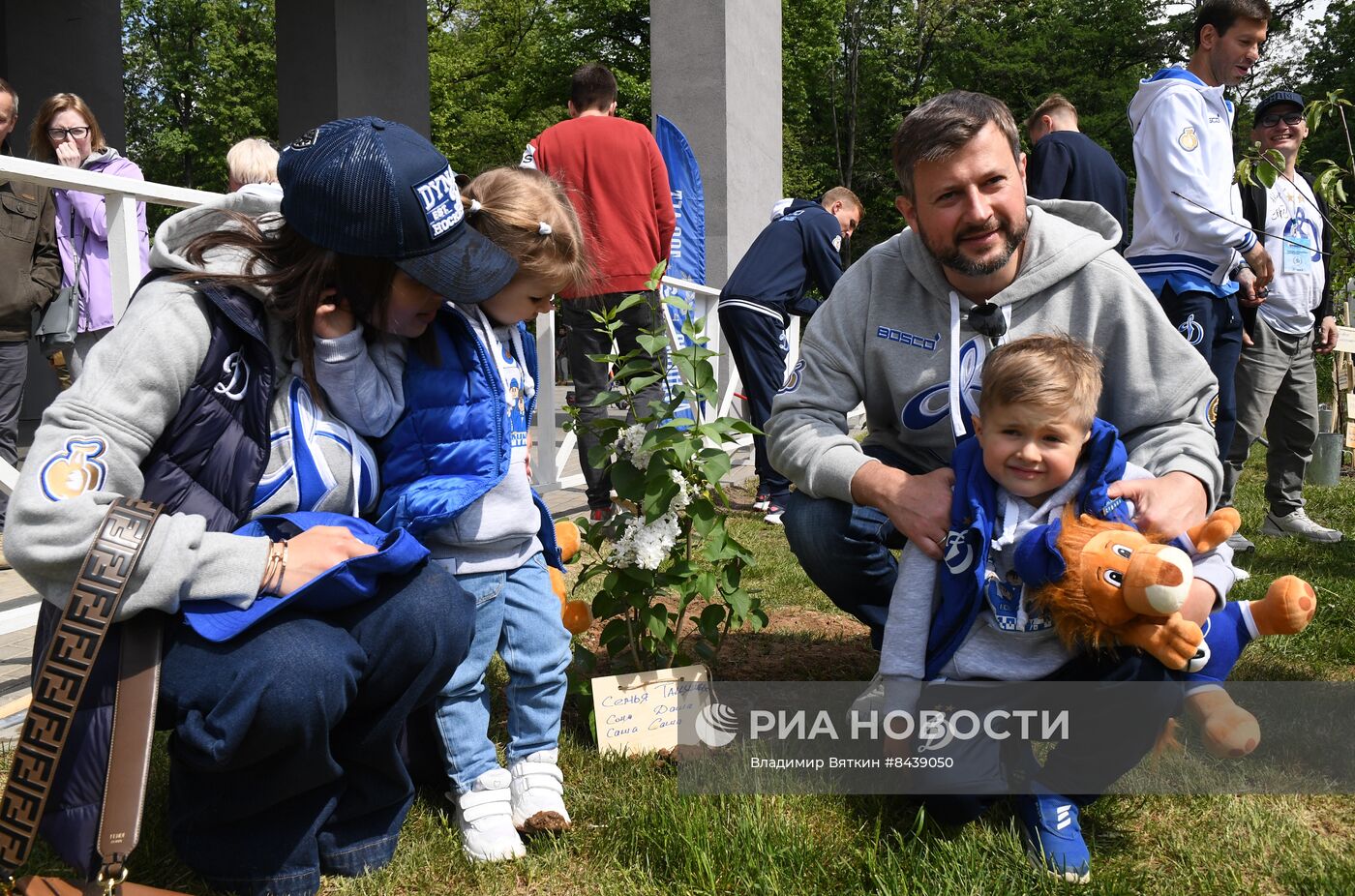 Посадка черешневых деревьев в рамках Открытого фестиваля искусств "Черешневый Лес"