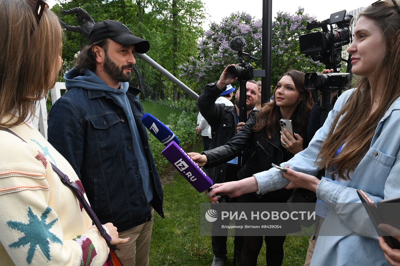 Посадка черешневых деревьев в рамках Открытого фестиваля искусств "Черешневый Лес"