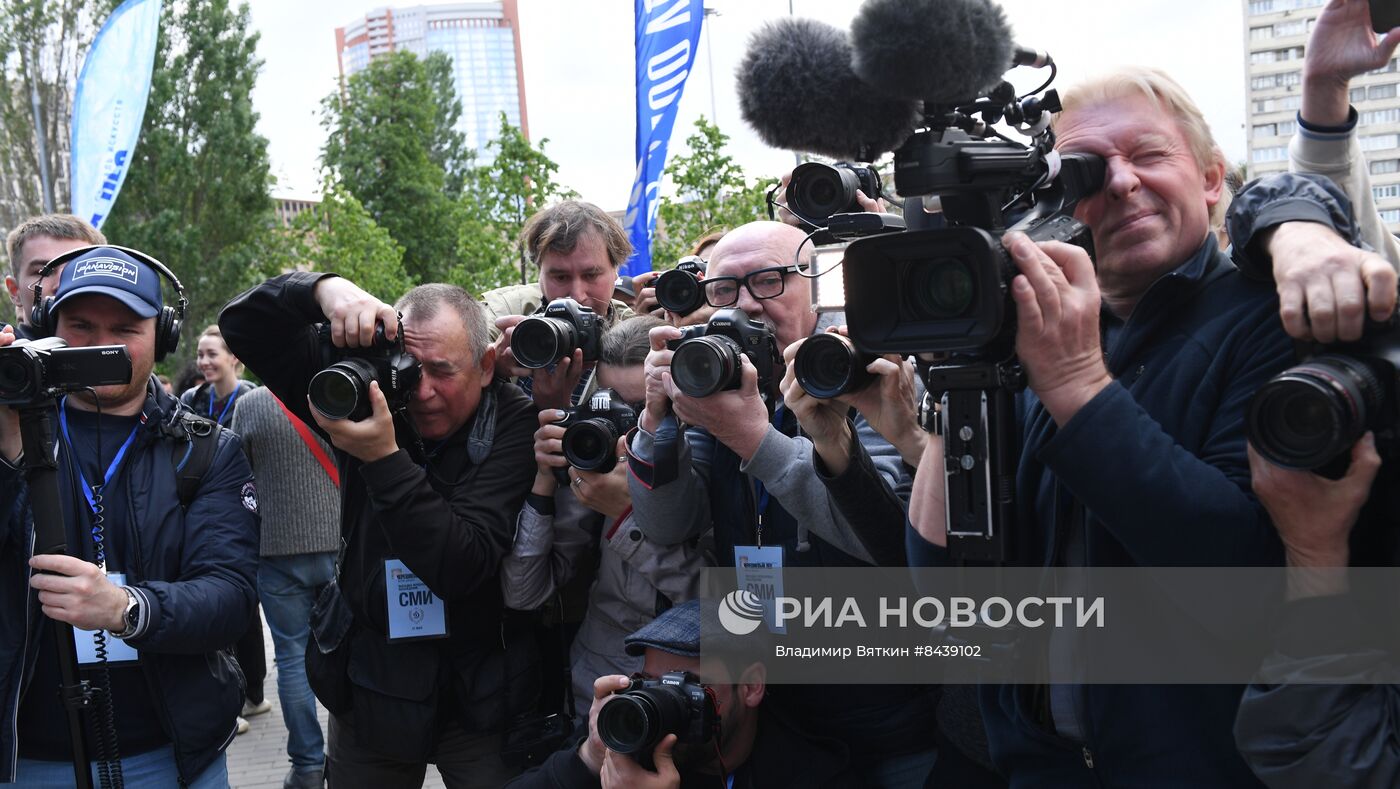 Посадка черешневых деревьев в рамках Открытого фестиваля искусств "Черешневый Лес"