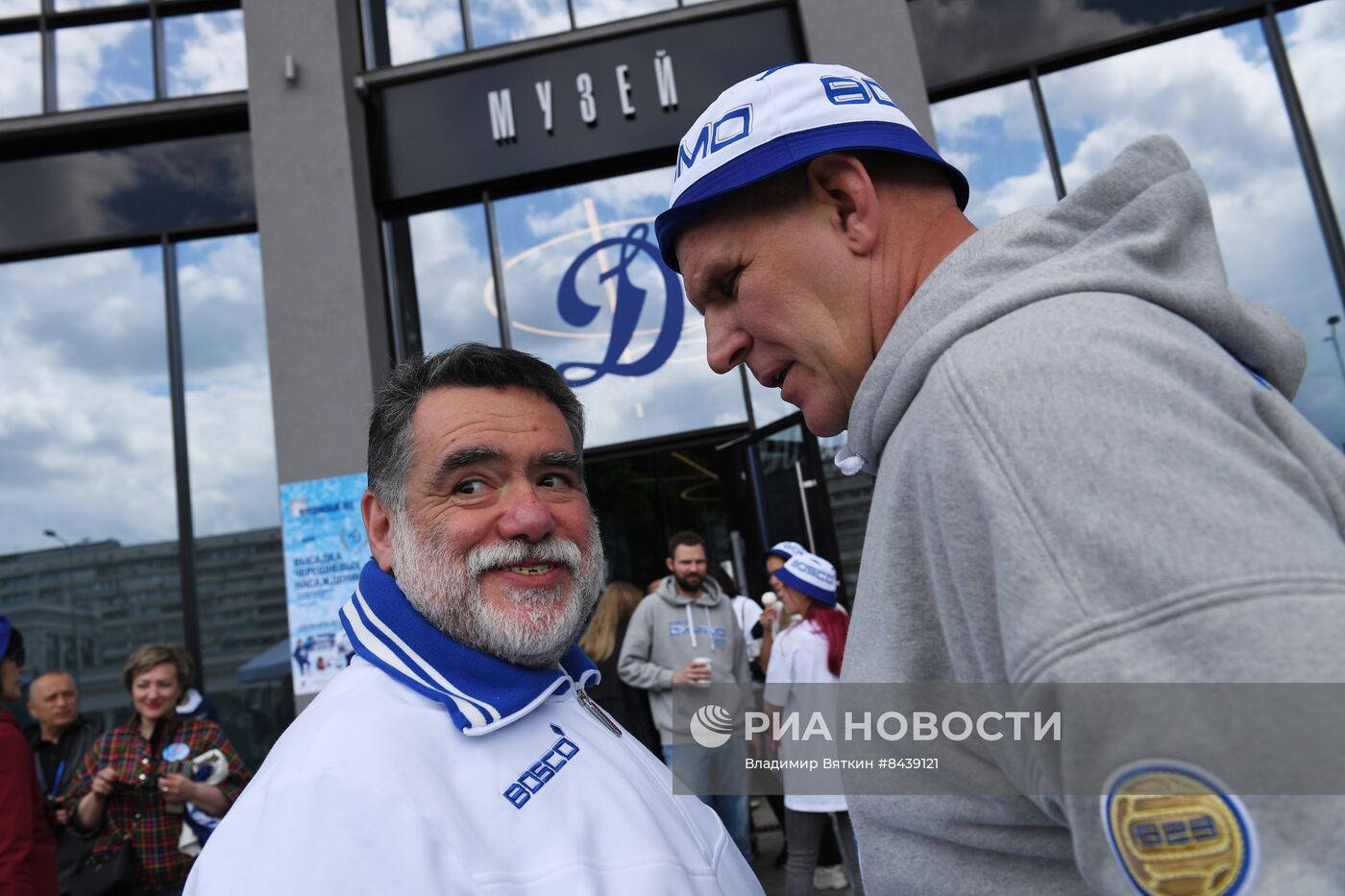 Посадка черешневых деревьев в рамках Открытого фестиваля искусств "Черешневый Лес"