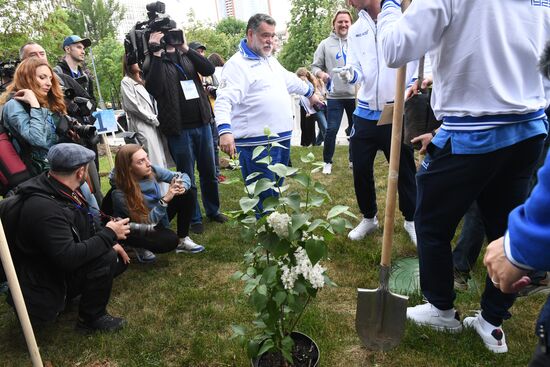 Посадка черешневых деревьев в рамках Открытого фестиваля искусств "Черешневый Лес"