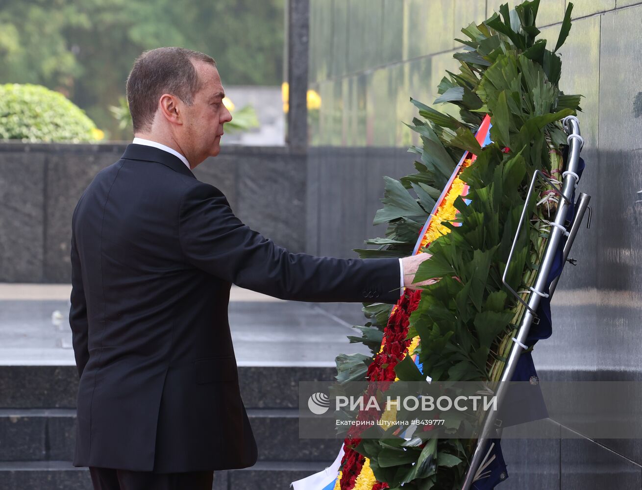 Визит зампреда Совбеза РФ, главы "Единой России" Д. Медведева во Вьетнам