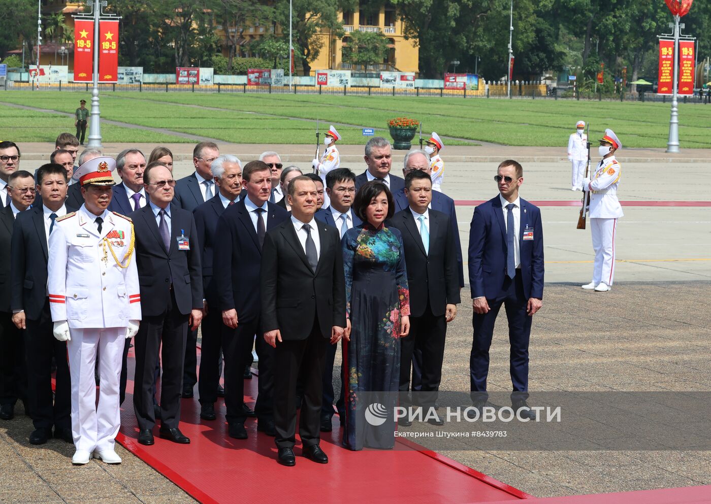 Визит зампреда Совбеза РФ, главы "Единой России" Д. Медведева во Вьетнам