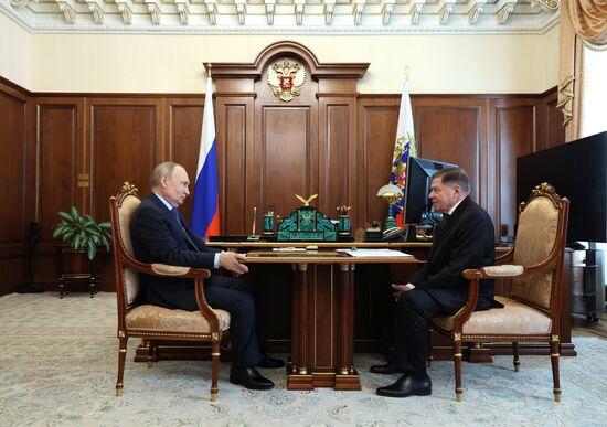 Президент РФ В. Путин встретился с главой Верховного суда РФ В. Лебедевым