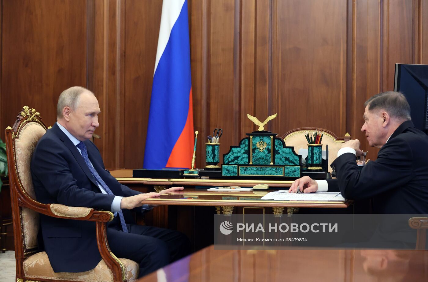 Президент РФ В. Путин встретился с главой Верховного суда РФ В. Лебедевым