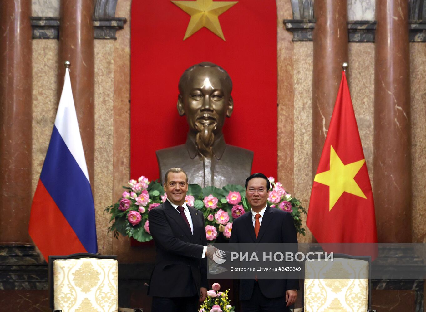 Визит зампреда Совбеза РФ, главы "Единой России" Д. Медведева во Вьетнам