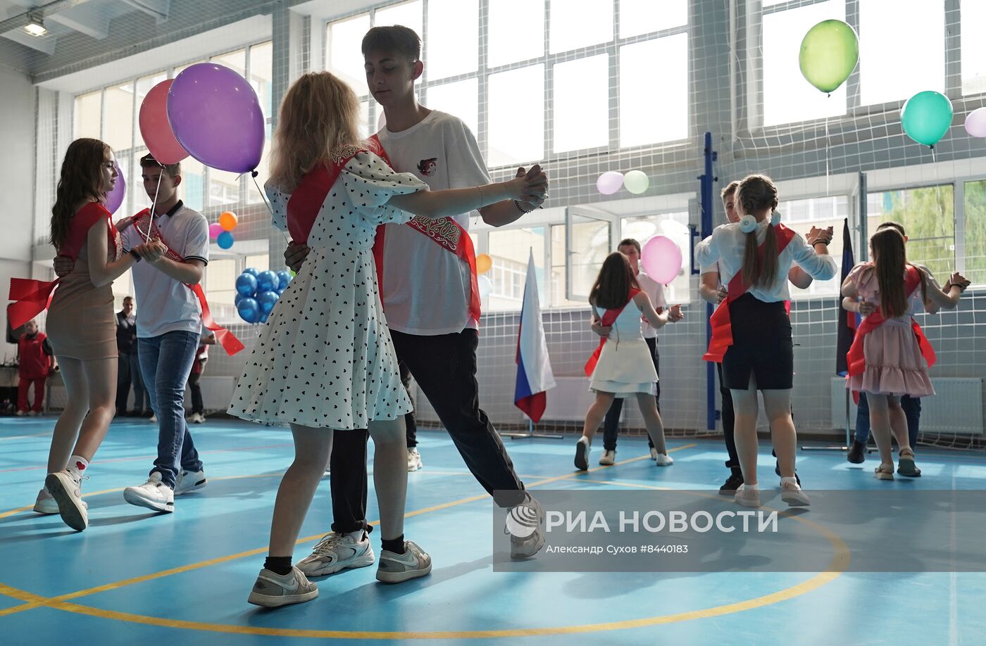 Празднование последнего звонка в городах России