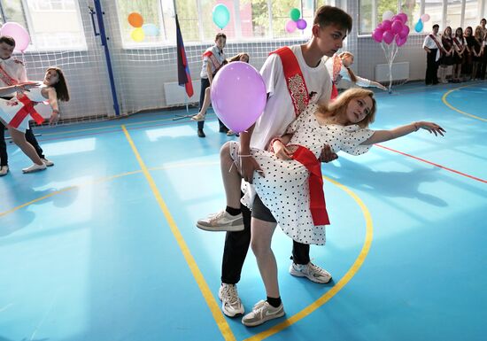 Празднование последнего звонка в городах России