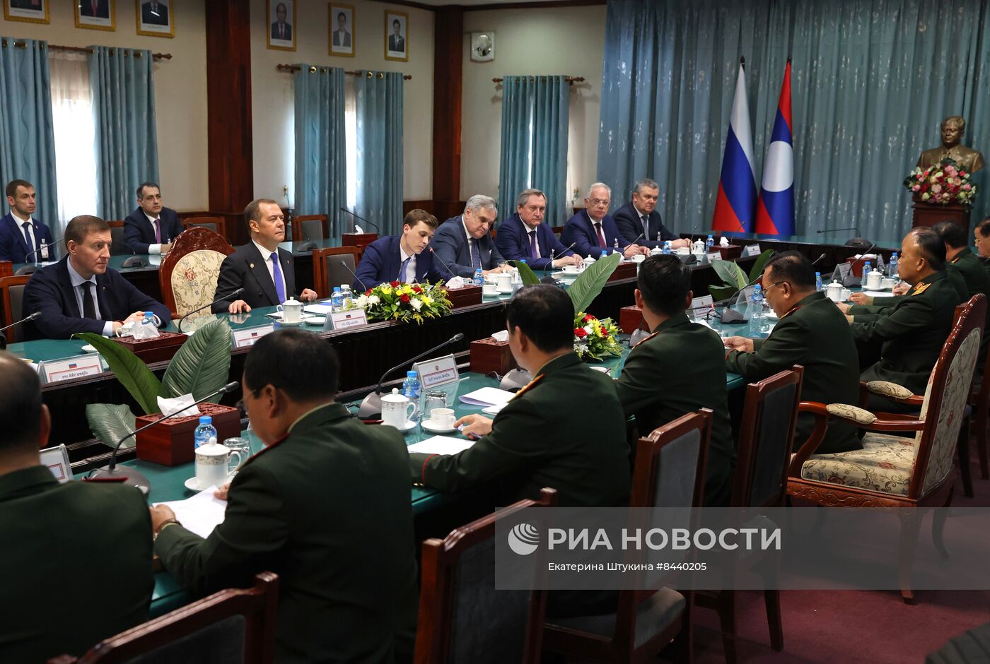 Визит зампреда Совбеза РФ, главы "Единой России" Д. Медведева в Лаос
