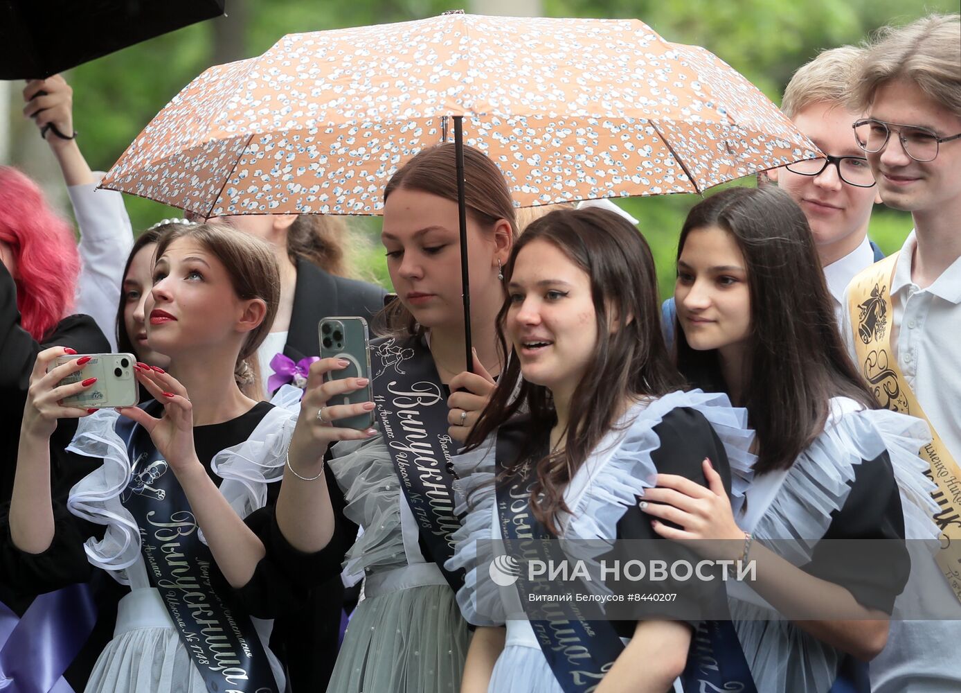 Празднование последнего звонка в Москве | РИА Новости Медиабанк