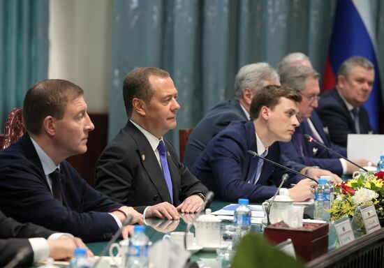Визит зампреда Совбеза РФ, главы "Единой России" Д. Медведева в Лаос