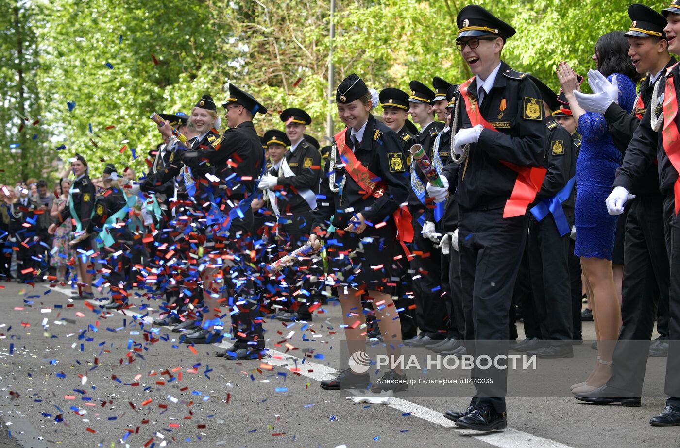 Празднование последнего звонка в городах России