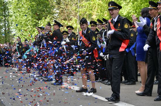 Празднование последнего звонка в городах России