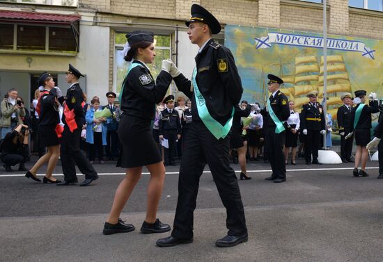Празднование последнего звонка в городах России