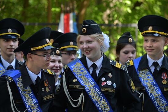 Празднование последнего звонка в городах России