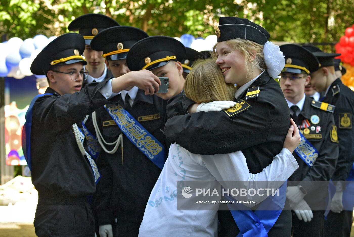 Празднование последнего звонка в городах России