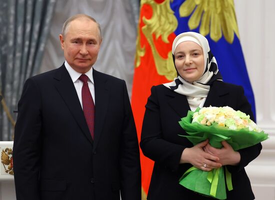 Президент РФ В. Путин вручил государственные награды