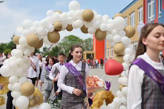 Празднование последнего звонка в городах России