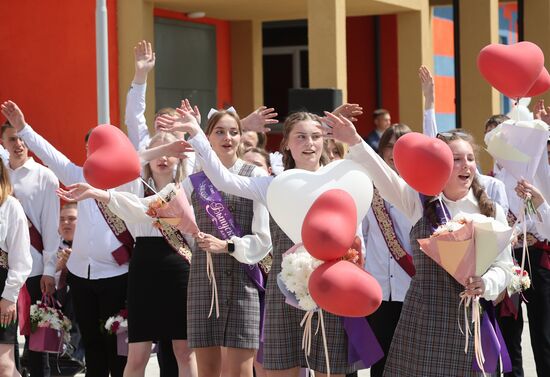 Празднование последнего звонка в городах России