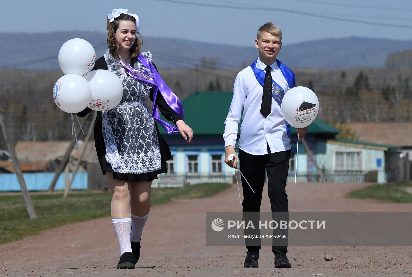 Празднование последнего звонка в городах России