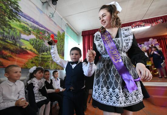 Празднование последнего звонка в городах России