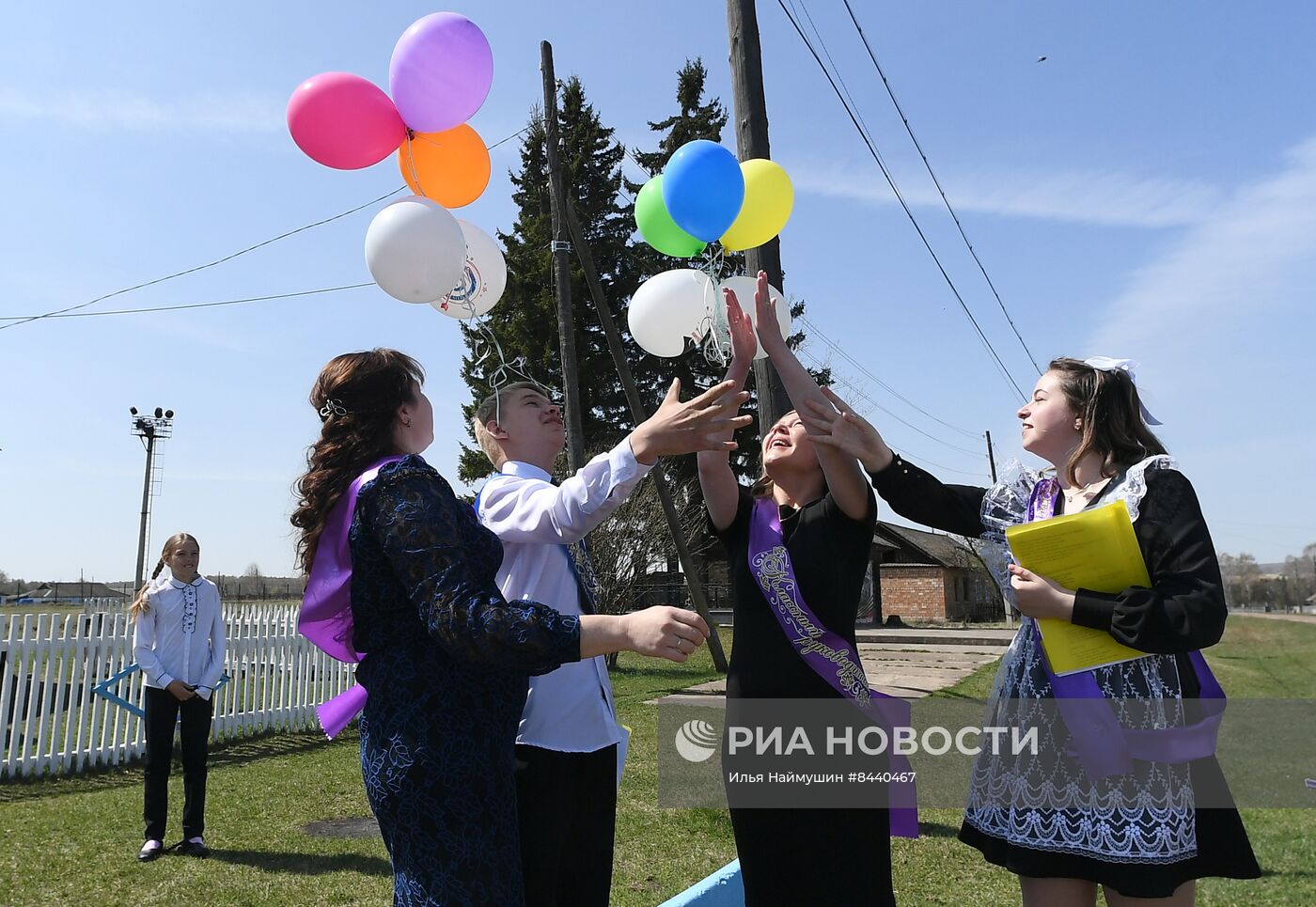 Празднование последнего звонка в городах России