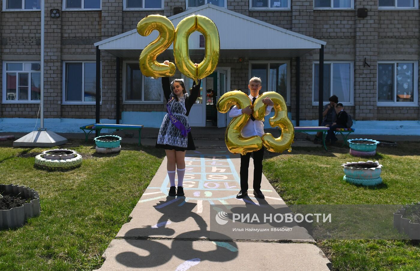 Празднование последнего звонка в городах России