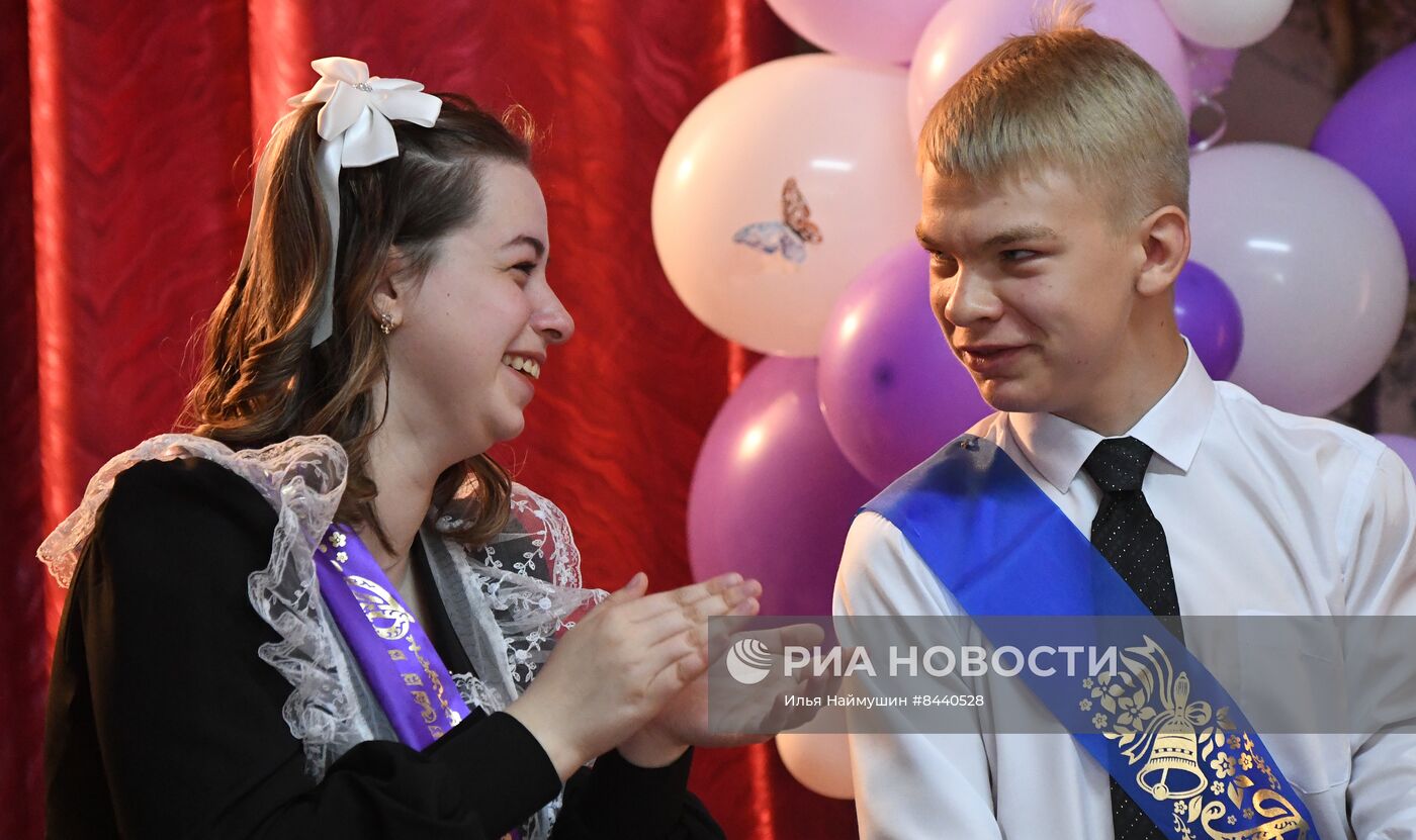 Празднование последнего звонка в городах России