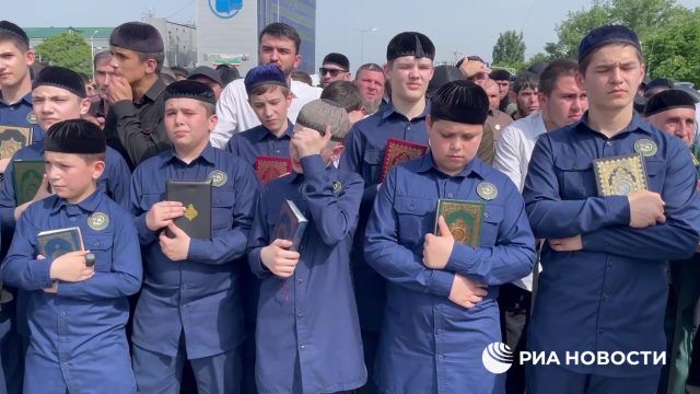 В Грозном прошел митинг против посягательств на Коран