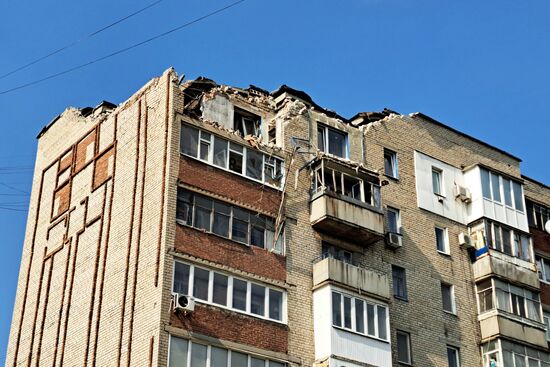 Последствия обстрела Ясиноватой в ДНР из РСЗО "Град"