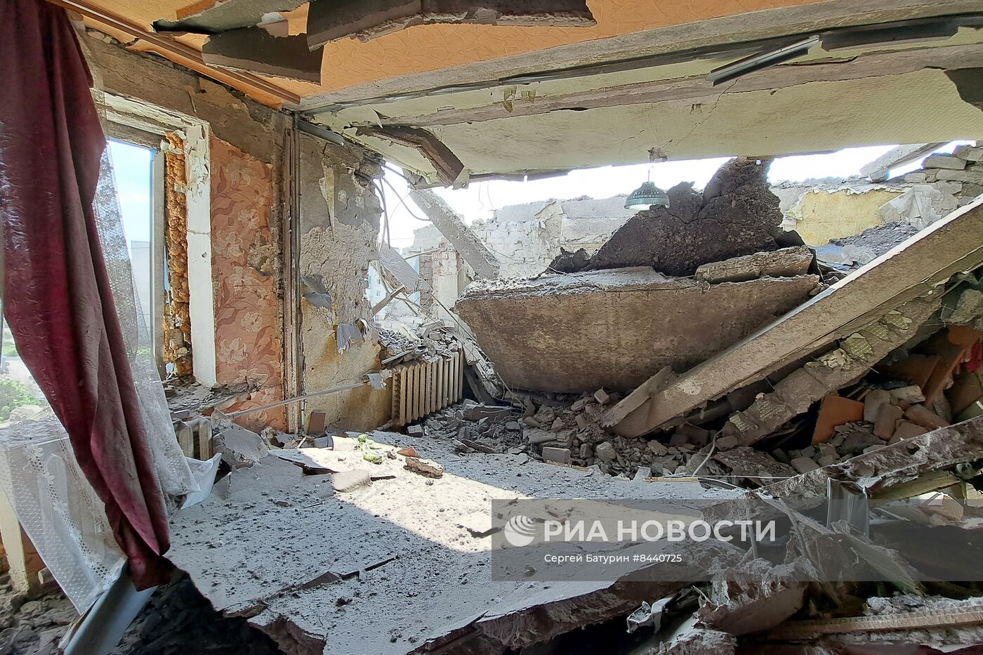 Последствия обстрела Ясиноватой в ДНР из РСЗО "Град"