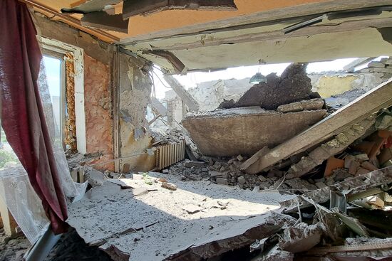 Последствия обстрела Ясиноватой в ДНР из РСЗО "Град"