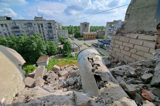 Последствия обстрела Ясиноватой в ДНР из РСЗО "Град"