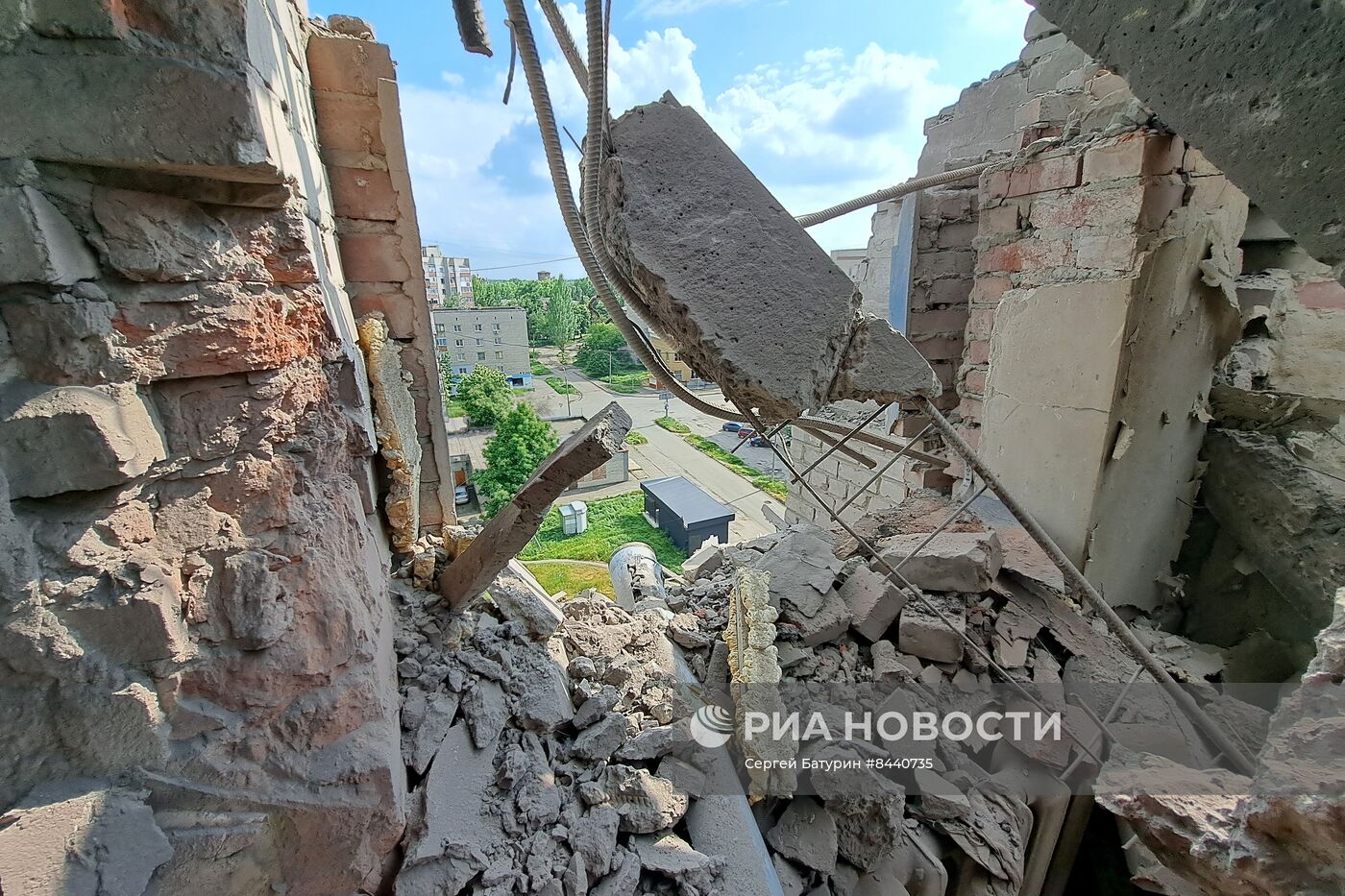 Последствия обстрела Ясиноватой в ДНР из РСЗО "Град"