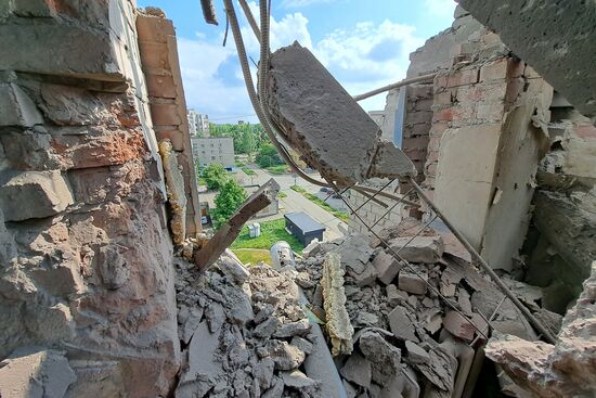 Последствия обстрела Ясиноватой в ДНР из РСЗО "Град"