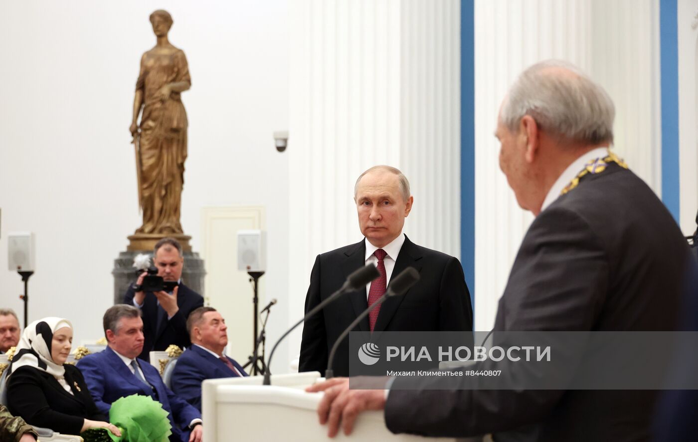 Президент РФ В. Путин вручил государственные награды