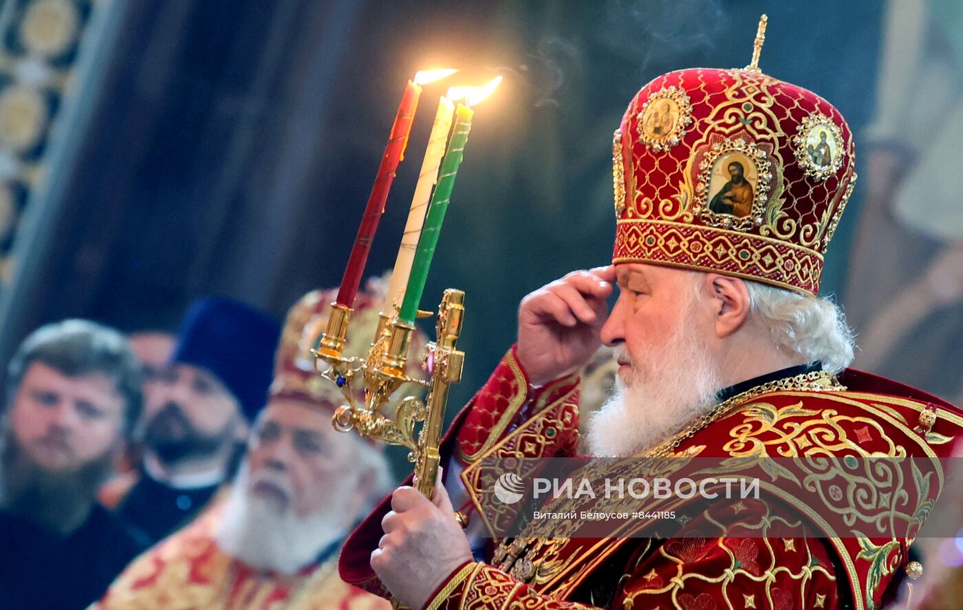 Патриаршее служение в день памяти святых равноапостольных Мефодия и Кирилла в храме Христа Спасителя