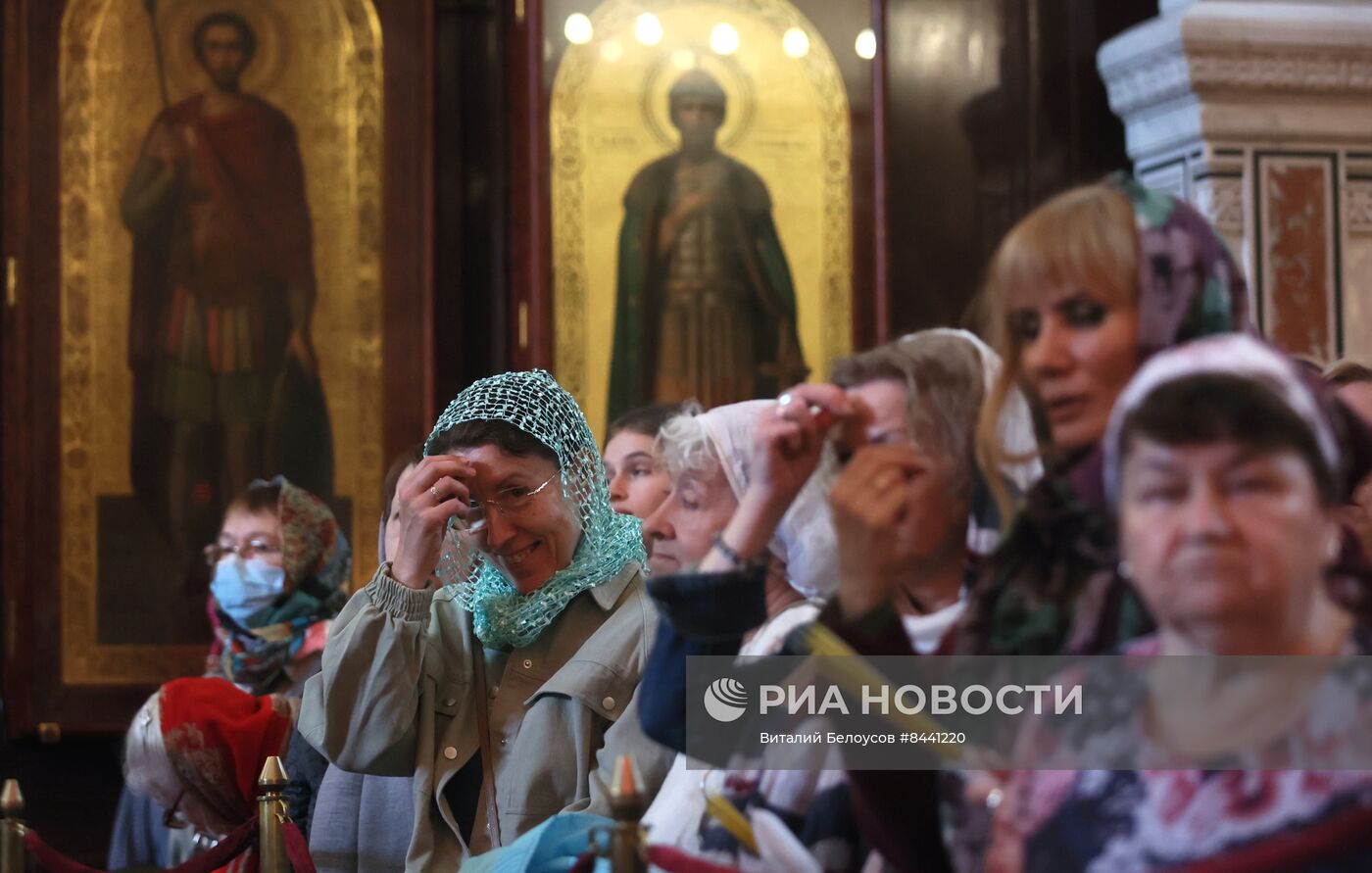 Патриаршее служение в день памяти святых равноапостольных Мефодия и Кирилла в храме Христа Спасителя