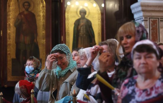 Патриаршее служение в день памяти святых равноапостольных Мефодия и Кирилла в храме Христа Спасителя