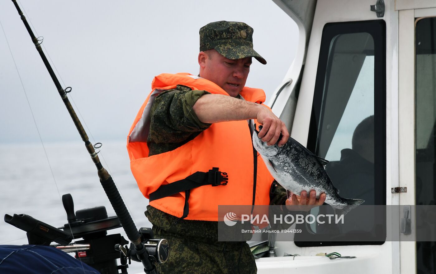 Рейд пограничников по поиску браконьеров в Уссурийском и Амурском заливах