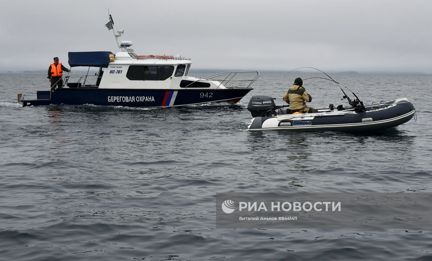 Рейд пограничников по поиску браконьеров в Уссурийском и Амурском заливах