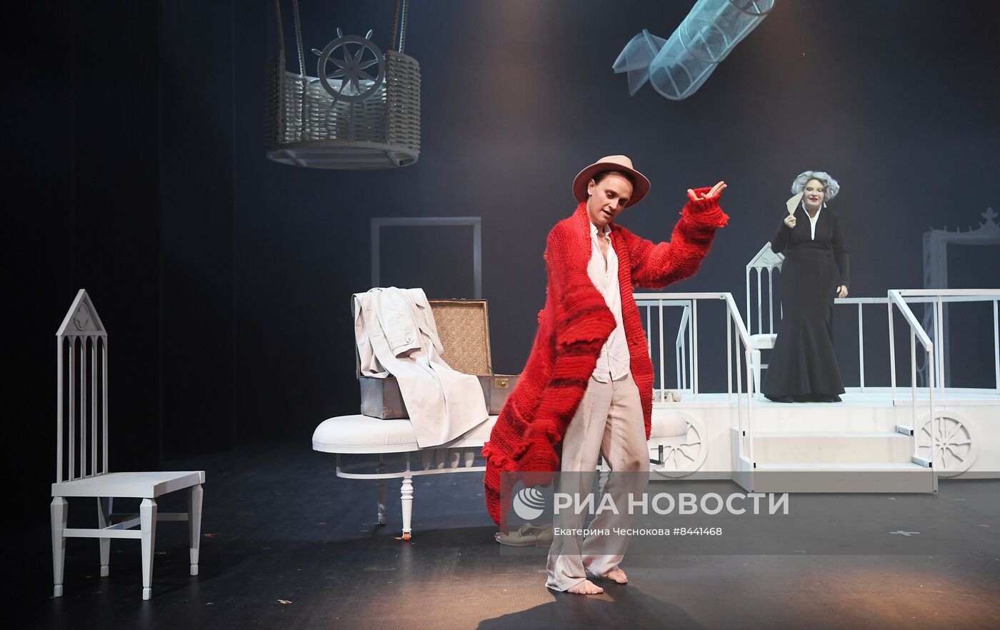 Спектакль "Королева-мать" в театре Вахтангова