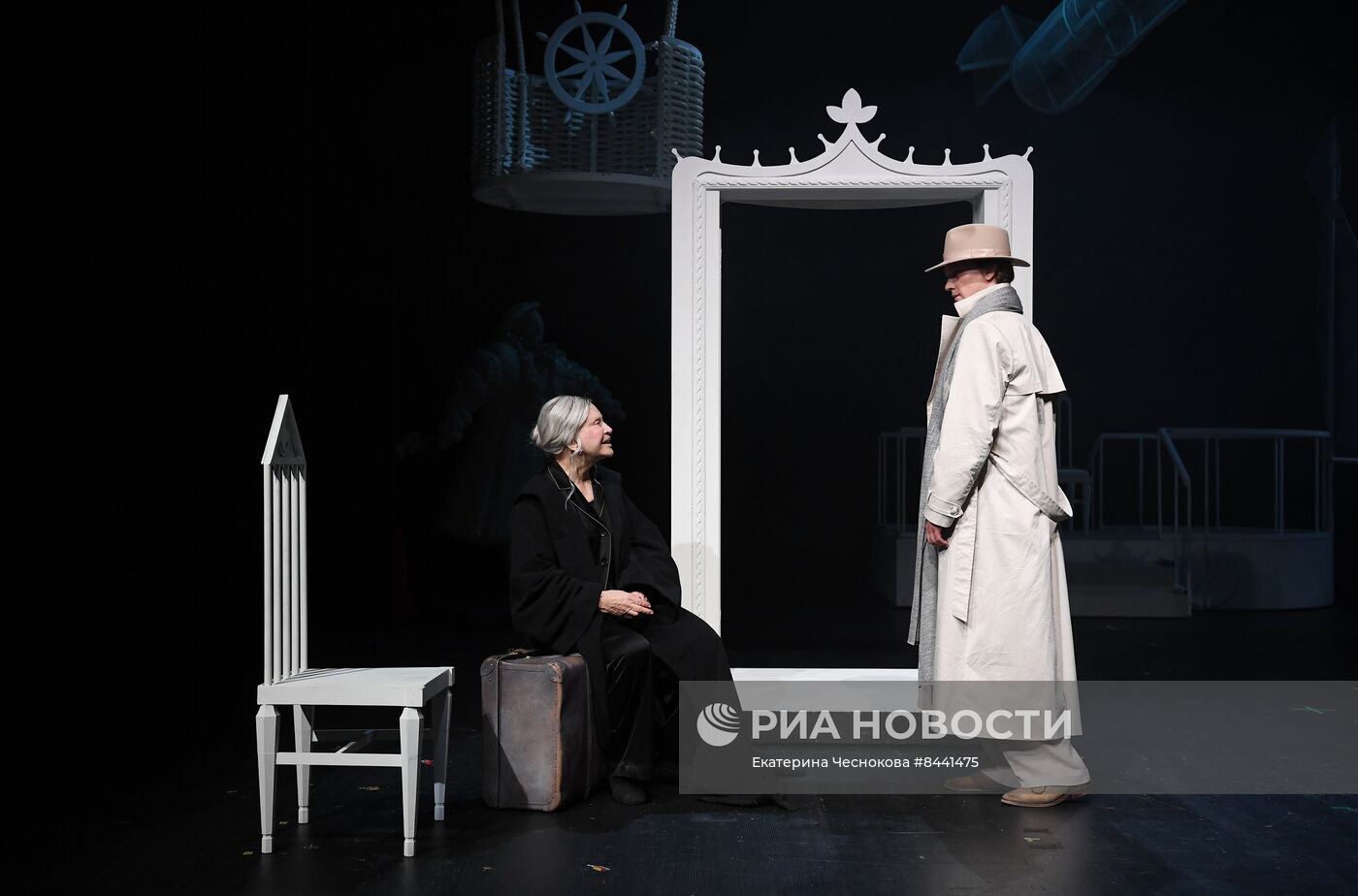 Спектакль "Королева-мать" в театре Вахтангова