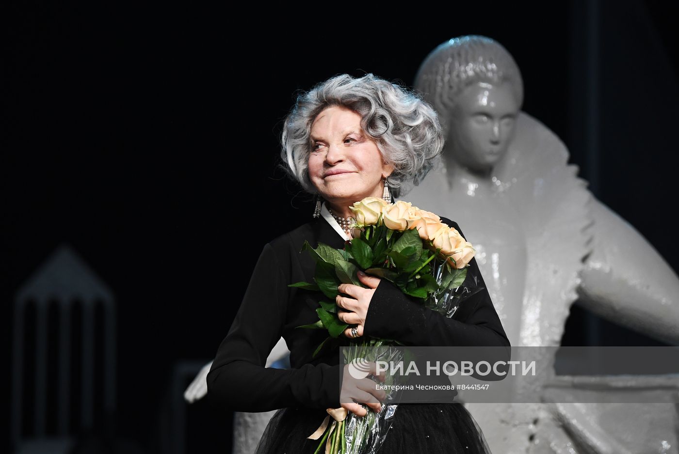 Спектакль "Королева-мать" в театре Вахтангова