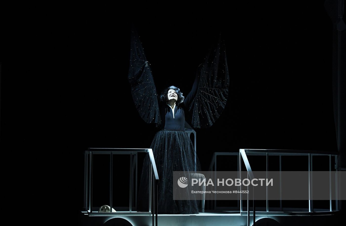 Спектакль "Королева-мать" в театре Вахтангова