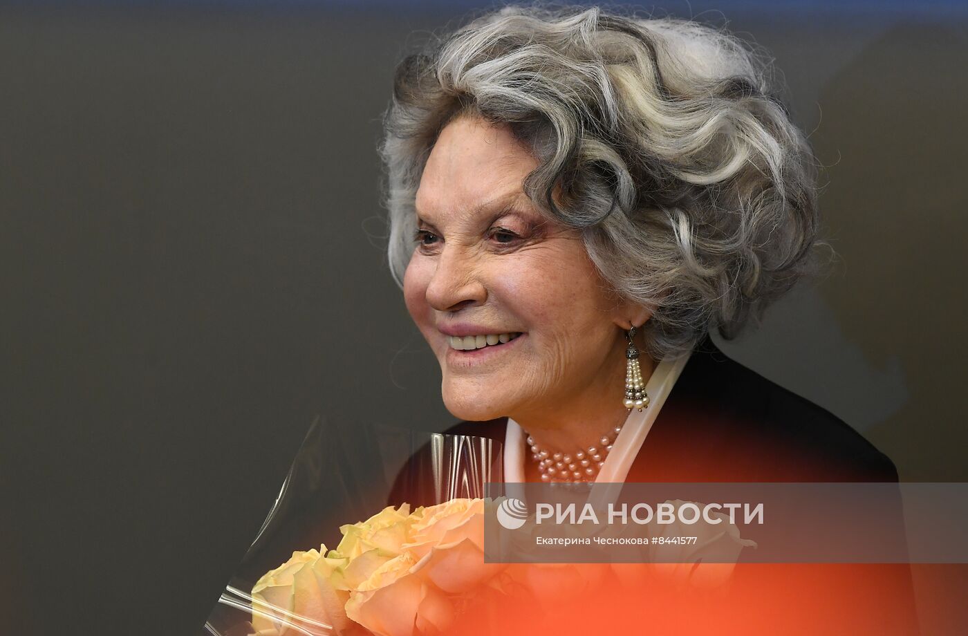 Спектакль "Королева-мать" в театре Вахтангова